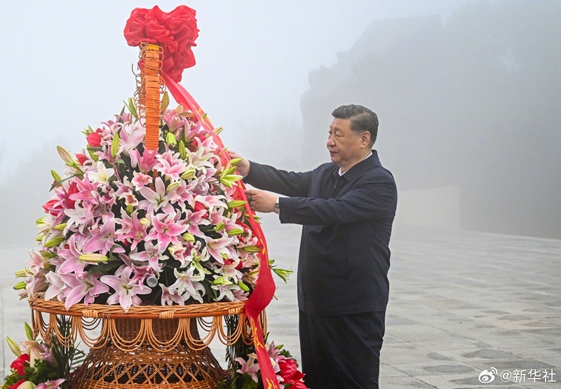 习近平在山西阳泉市向抗战烈士敬献花篮并参观百团大战纪念馆
