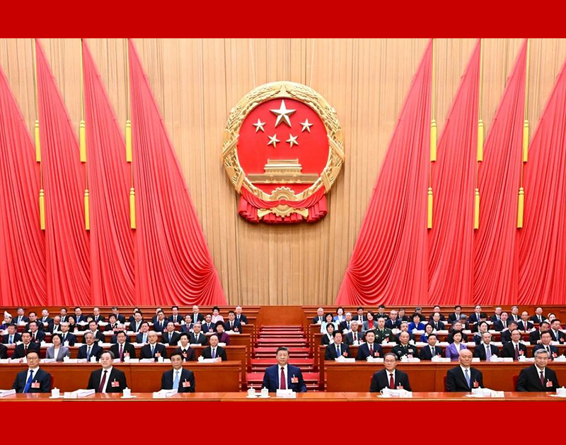 十四届全国人大四次会议在京开幕 习近平等在主席台就座